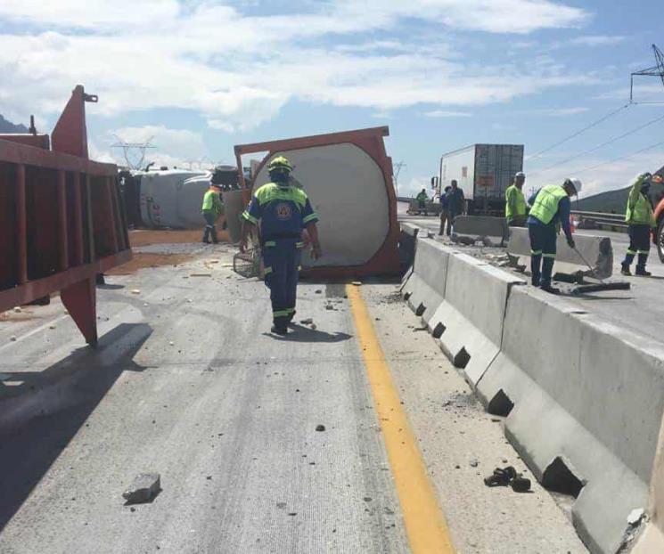 Movilizan volcaduras a rescatistas