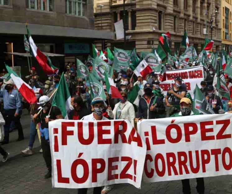 Amplían los de FRENAAA campamento en el Zócalo