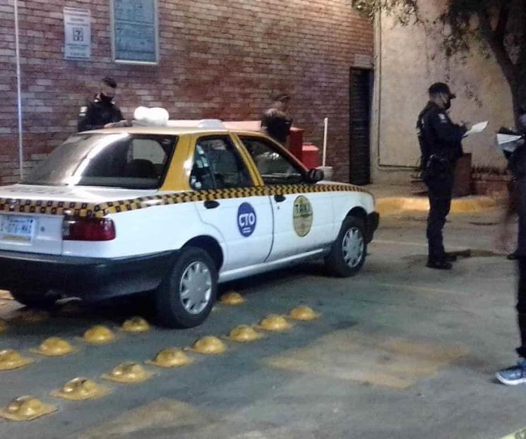 Hombre intenta balear a taxista en Centro de Monterrey