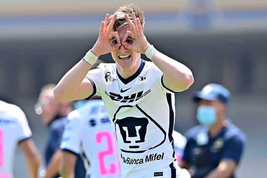 Ganan Pumas gracias a pifia Ganan Pumas gracias a pifia