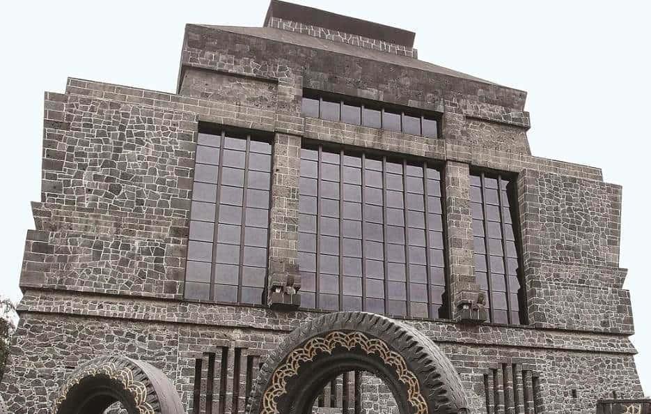 Lamentan salida de Hilda Trujillo del Frida Kahlo