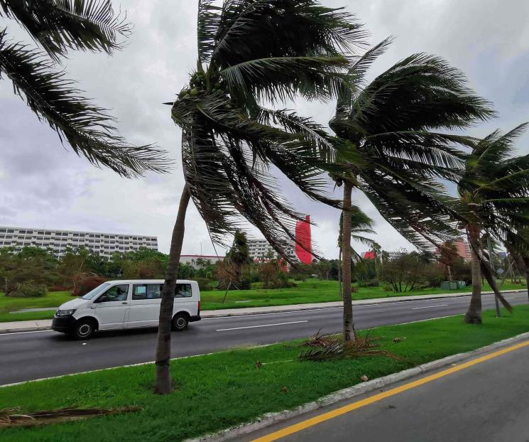 Huracán Zeta se degrada nuevamente a tormenta tropical