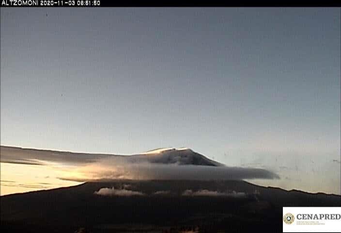 Nube lenticular cubre cráter del volcán Popocatépetl