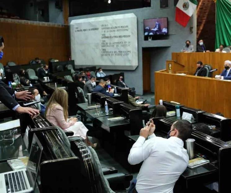 Denuncian a diputado de Morena