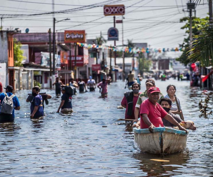 Se desborda el Grijalva y deja zonas bajo el agua