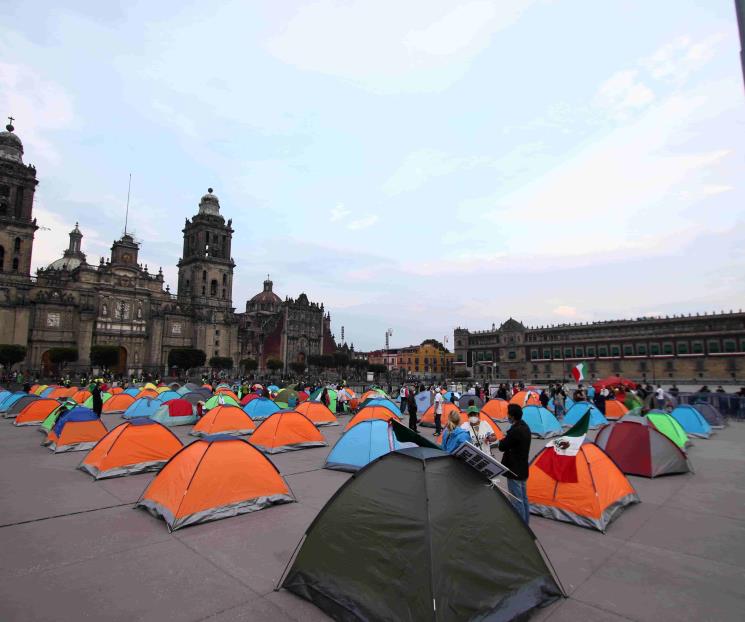 Siguen casas de Frenaaa en la plancha del Zócalo Siguen casas de Frenaaa en la plancha del Zócalo