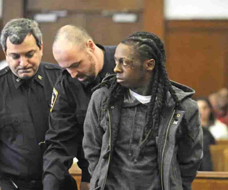 Acusan a Lil Wayne por posesión de arma