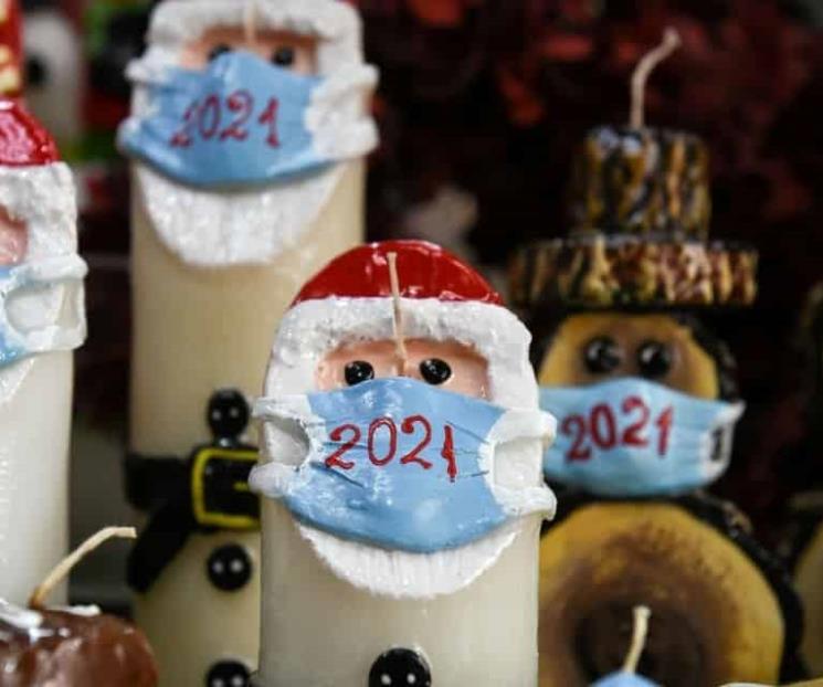 Usan velas de Santa Claus mascarillas