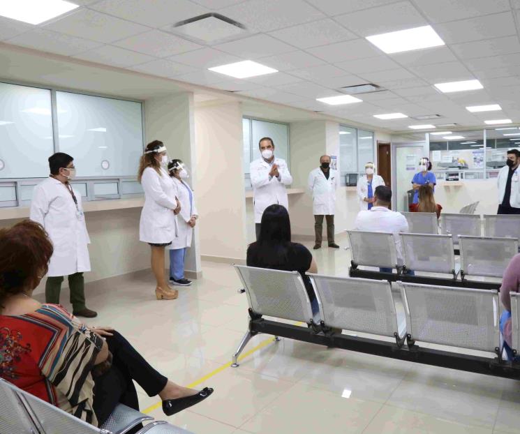 Aplica SS primeras cinco vacunas de prueba contra el Covid