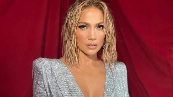 JLo se desnuda para anunciar su nuevo material