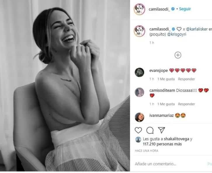 Camila Sodi posa topless y presume lunares sexys