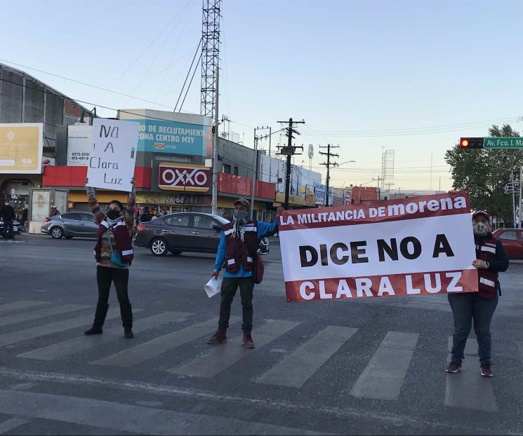Protestan simpatizantes de Morena contra Clara Protestan simpatizantes de Morena contra Clara