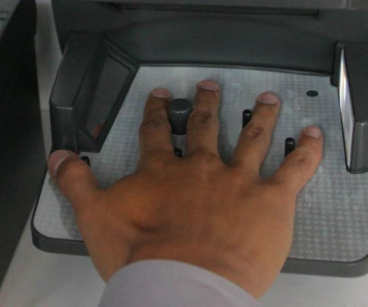 Quita CNBV exclusividad al INE