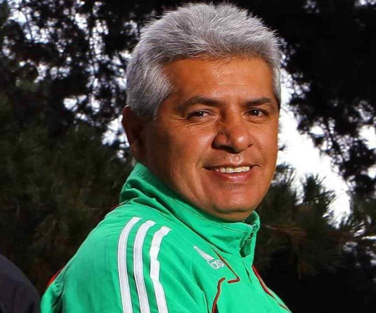 Hospitalizan a Luis Flores por síntomas de Covid