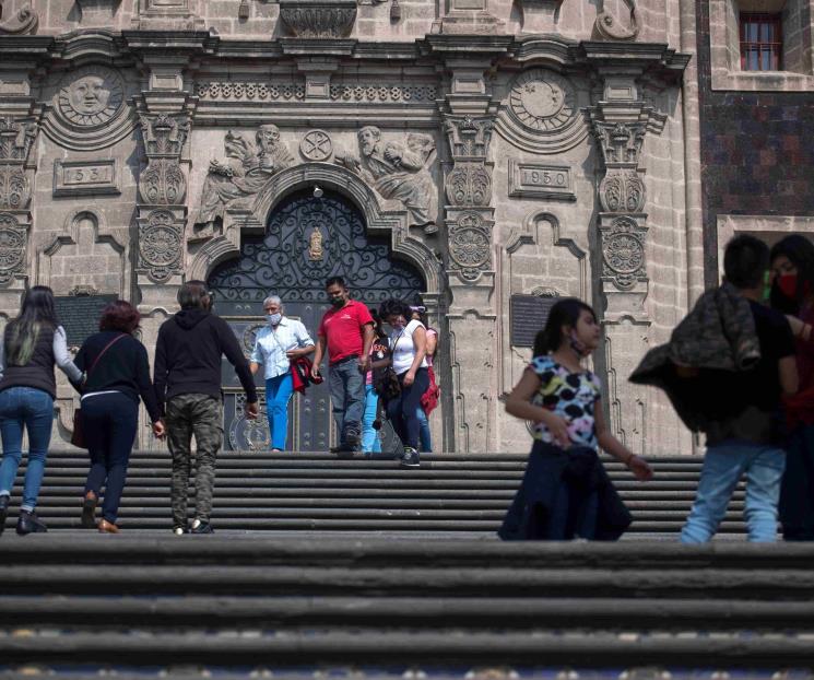 Celebran Navidad y bautizos con Basílica vacía