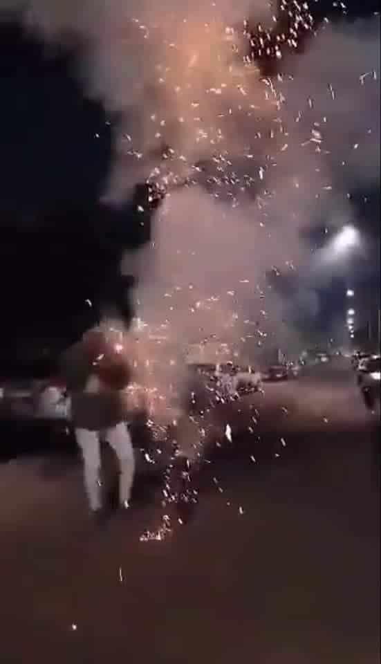 Le explota pirotecnia en la cara Le explota pirotecnia en la cara
