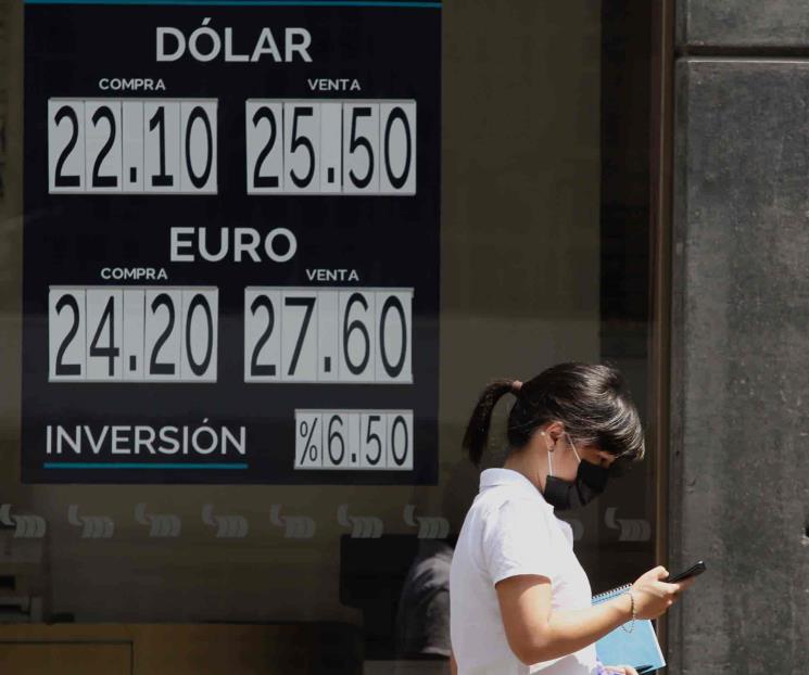 Analistas anticipan pérdidas para el peso durante 2021