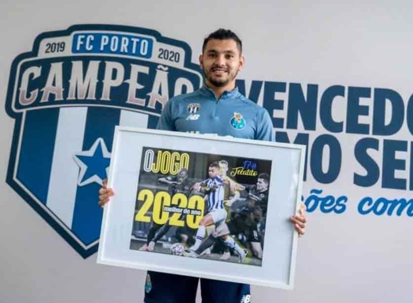Tecatito es nombrado el mejor jugador del año en Portugal