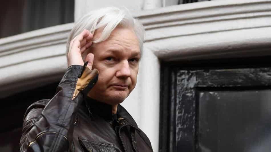 Por qué EU quiere extraditar a Julian Assange