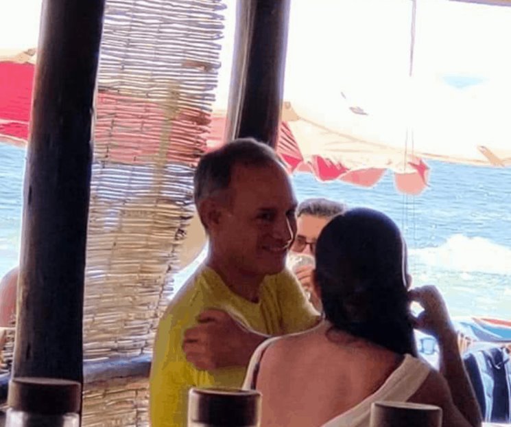 AMLO justifica vacaciones de López-Gatell AMLO justifica vacaciones de López-Gatell
