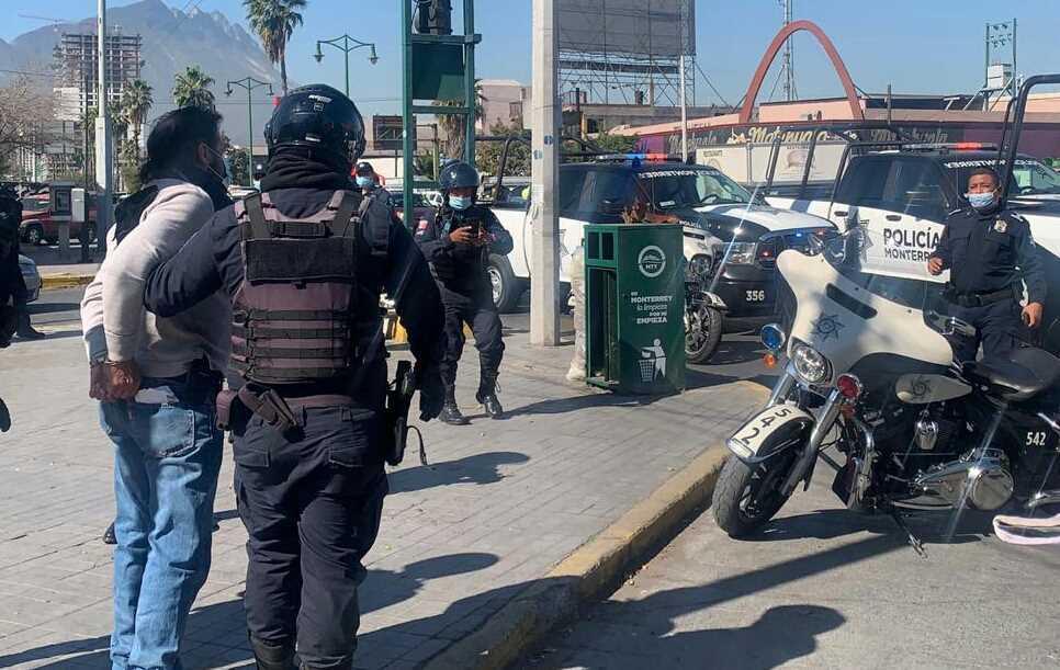 Se le dispara pistola en banco