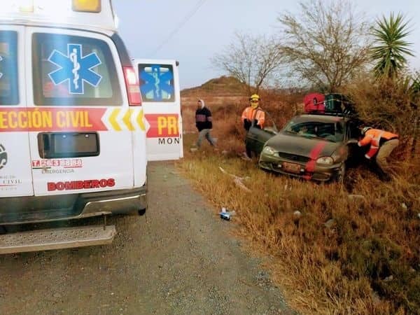 El vehículo en que viajaban se salió del camino