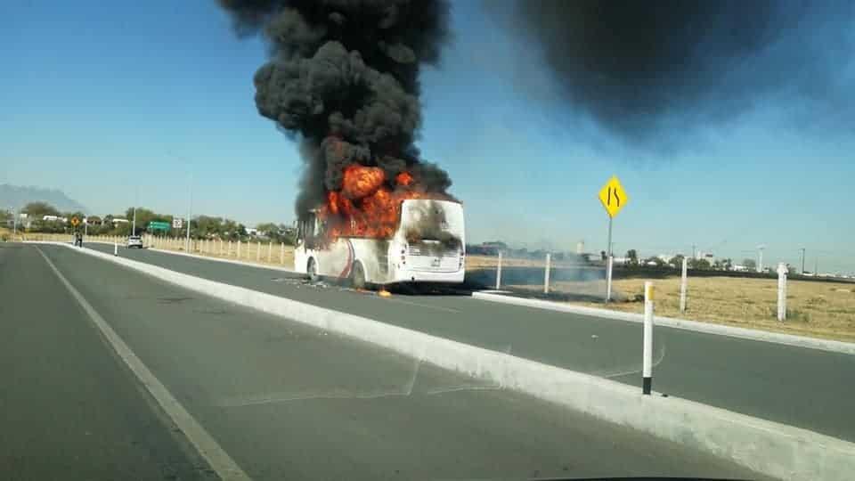 Se incendia transporte de personal en Guadalupe Se incendia transporte de personal en Guadalupe