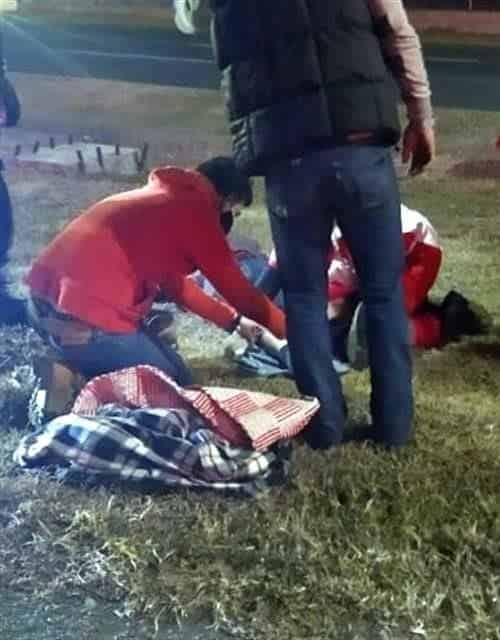El motociclista terminó con heridas graves, después de ser impactado por alcance