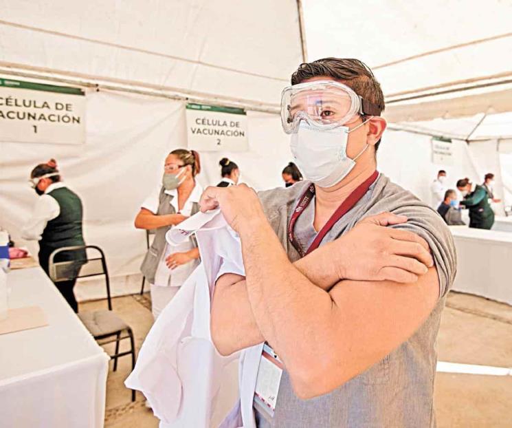 Se debe buscar cómo vacunar a médicos particulares Se debe buscar cómo vacunar a médicos particulares
