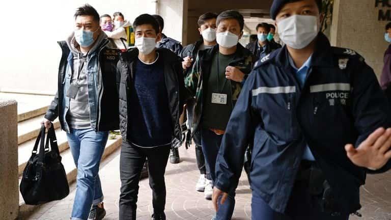 Arresta Hong Kong activistas por la ley de seguridad