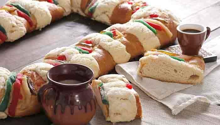 Celebran la Epifanía, a los Reyes y se comen la rosca