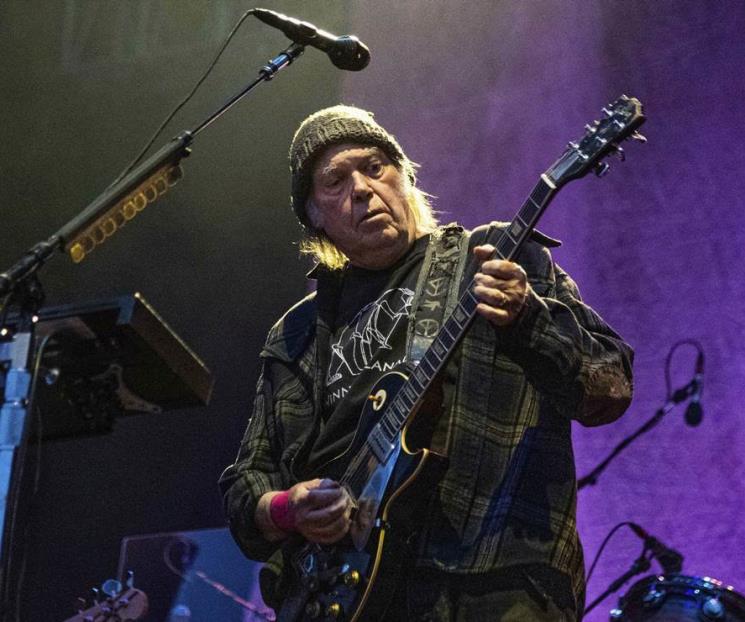 Vende Neil Young derechos de la mitad de sus canciones