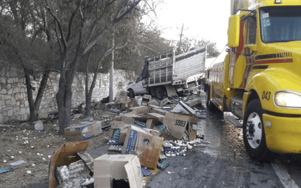 Más de 500 kilos de huevos quedaron desparramados
