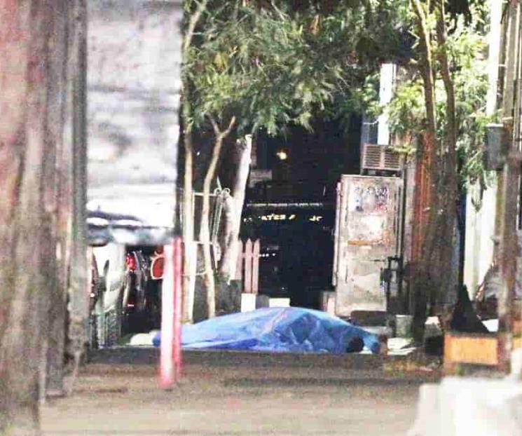 Acribillan a hombre y escapan