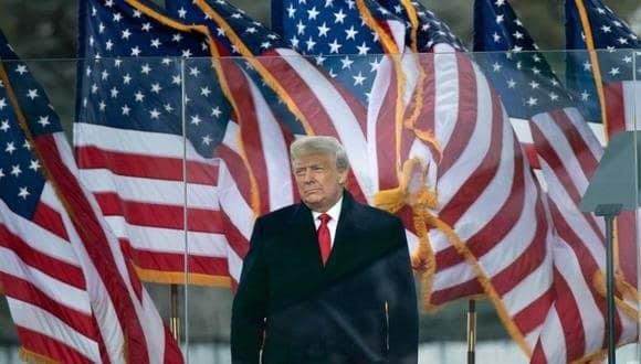 Exigen destitución de Trump tras disturbios en EU Exigen destitución de Trump tras disturbios en EU