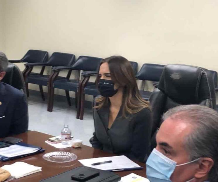 Muestran a Clara Luz dinámica comercial de Texas Muestran a Clara Luz dinámica comercial de Texas