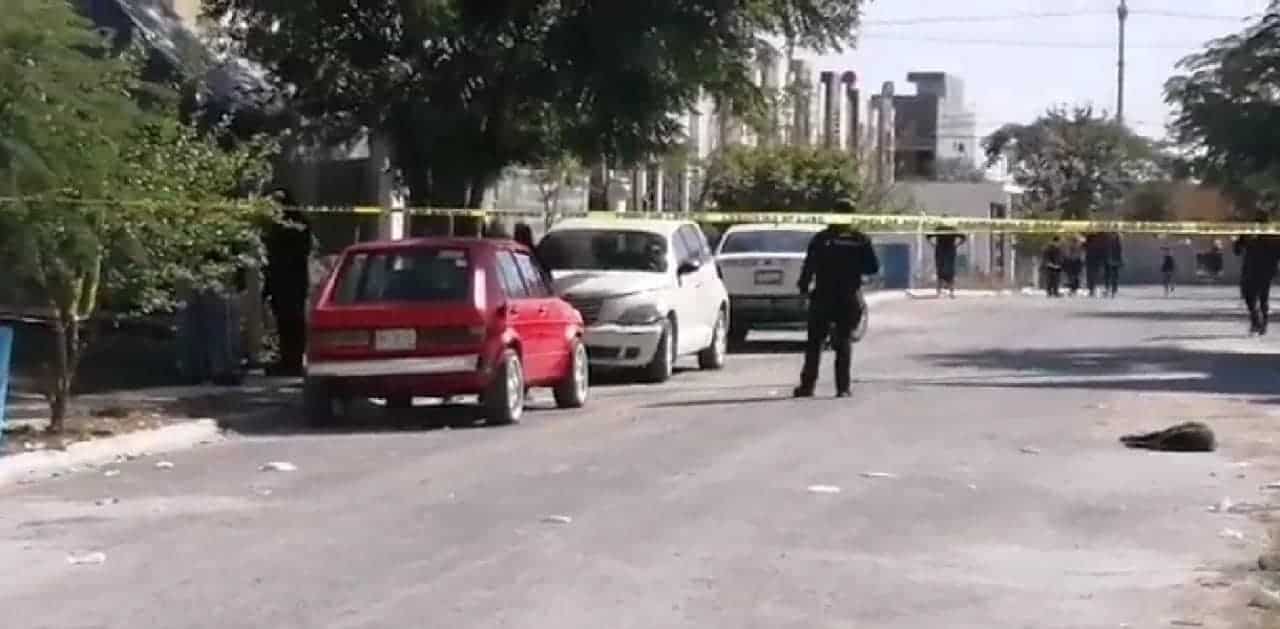 Un mecánico y un cliente fueron atacados a balazos cuando reparaban un automóvil
