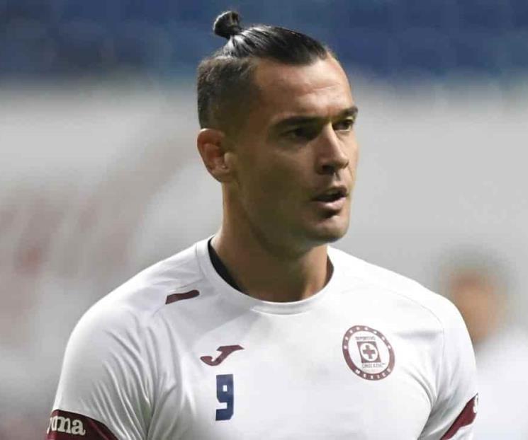 Cruz Azul hace oficial la salida de Milton Caraglio Cruz Azul hace oficial la salida de Milton Caraglio