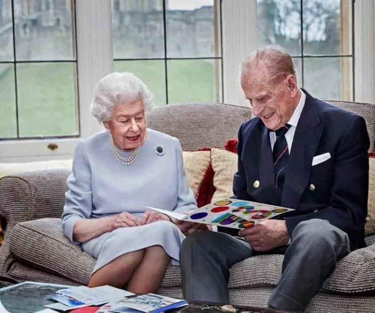 Reina Isabel II y su esposo, reciben vacuna contra Covid-19 Reina Isabel II y su esposo, reciben vacuna contra Covid-19