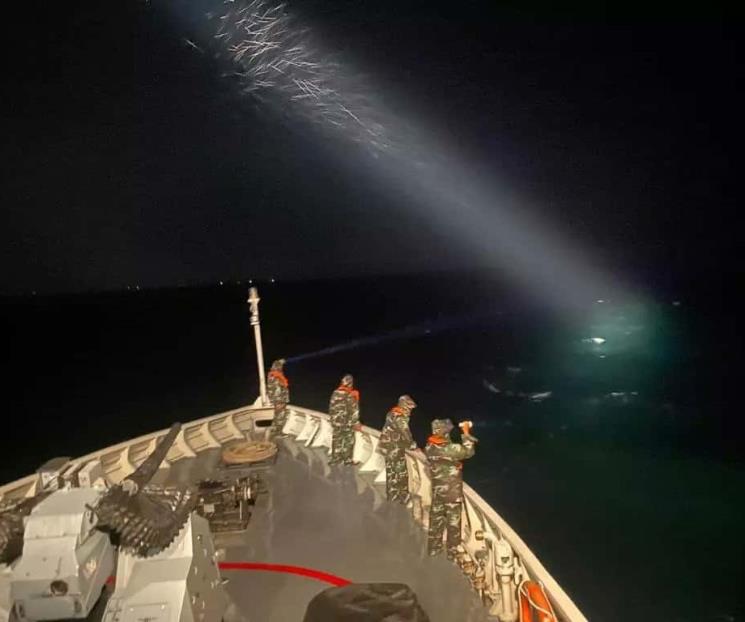 Hallan en Mar de Java restos del avión indonesio siniestrado Hallan en Mar de Java restos del avión indonesio siniestrado