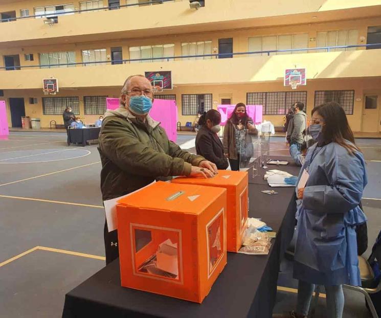 Vota Mauricio Fernández en la interna del PAN Vota Mauricio Fernández en la interna del PAN