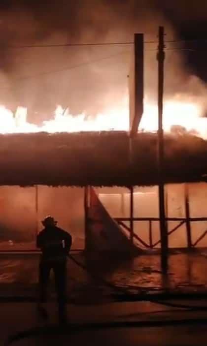 Acaba incendio con restaurante Acaba incendio con restaurante