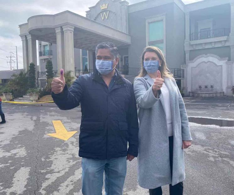 Confiado en salir electo, acude Víctor Fuentes a votar Confiado en salir electo, acude Víctor Fuentes a votar