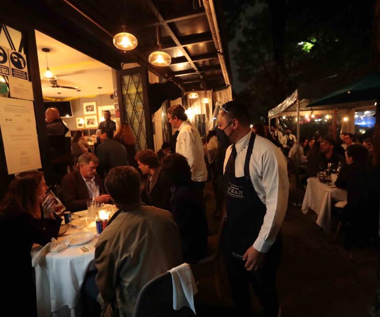 En restaurantes se da el mayor número de contagios por Covid
