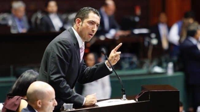 Diputado contrabandeó medicamento