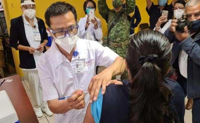 Pide denunciar a gandallas que brinquen fila en vacunación Pide denunciar a gandallas que brinquen fila en vacunación