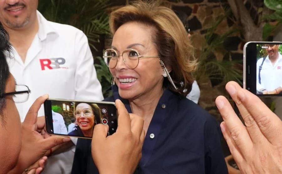 Consigue Elba Gordillo que anulen juicio por pago de 16 mdp