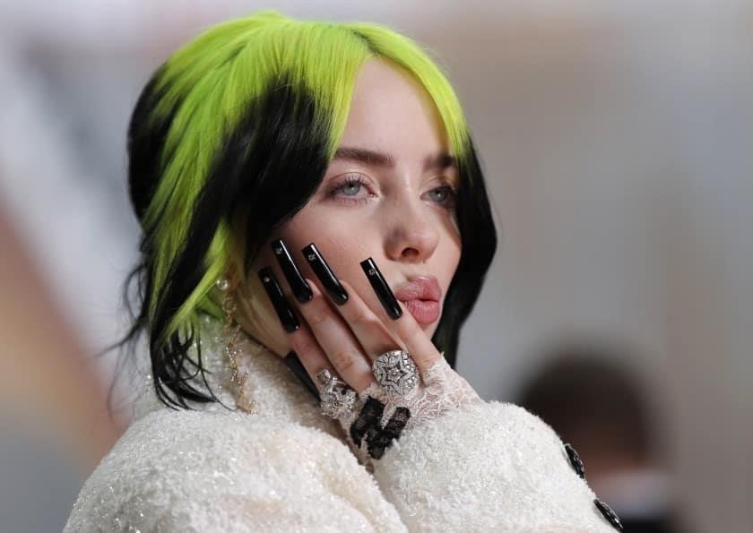 Publica Billie Eilish un libro de fotos