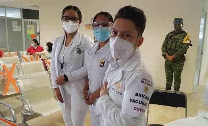 Academia Nacional de Medicina pide vacunar a todo médico