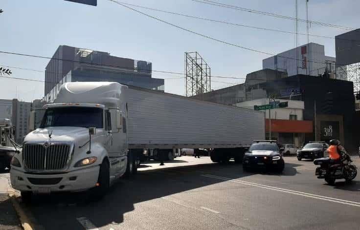 Hace estragos cubano con camión de carga Hace estragos cubano con camión de carga